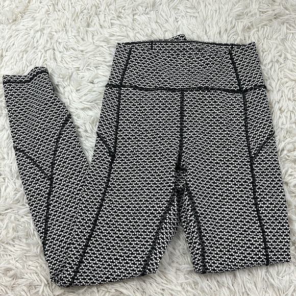 Lululemon In Movement 7/8 Tight *Everlux 25" Monochromic Black - Picture 1 of 4